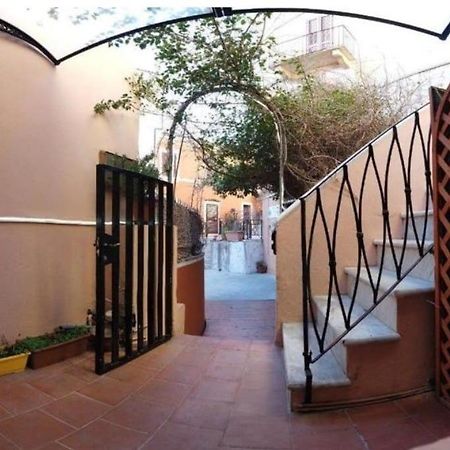 Locanda Genovese 20 La Maddalena  Ngoại thất bức ảnh