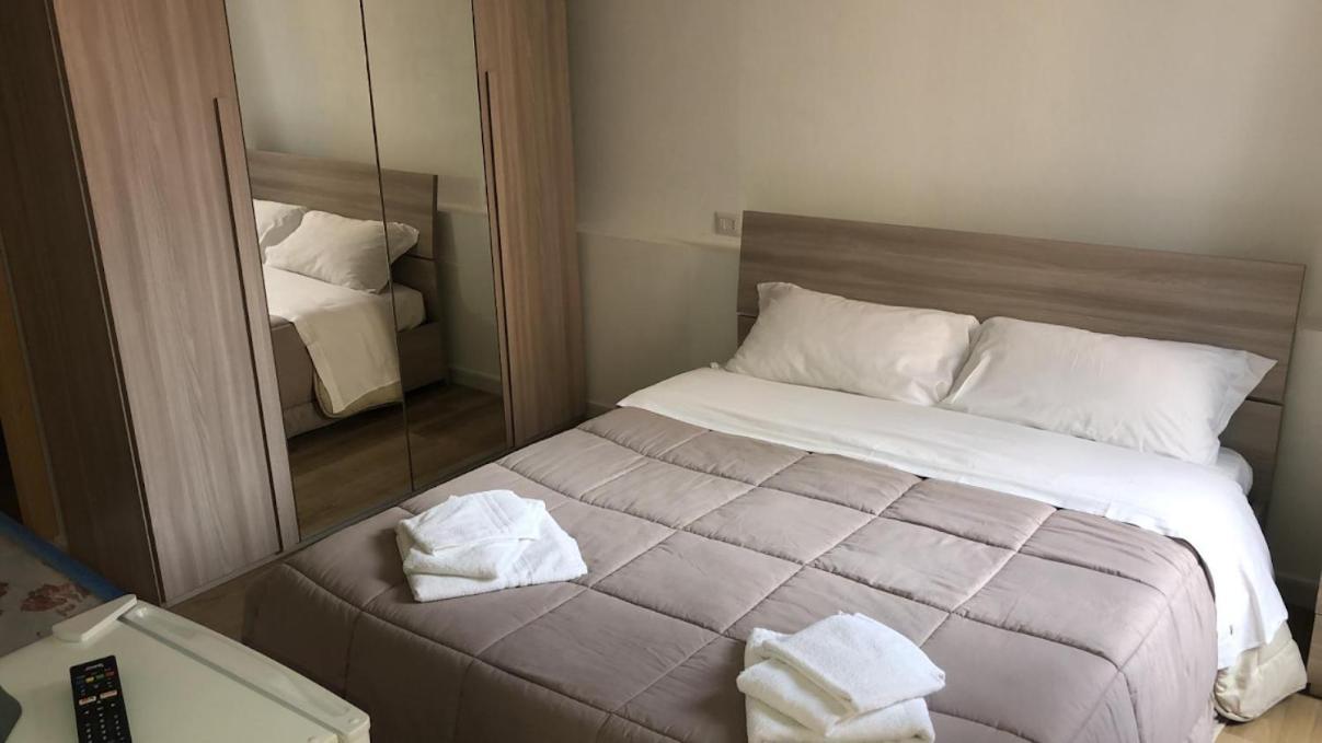 Locanda Genovese 20 La Maddalena  Ngoại thất bức ảnh